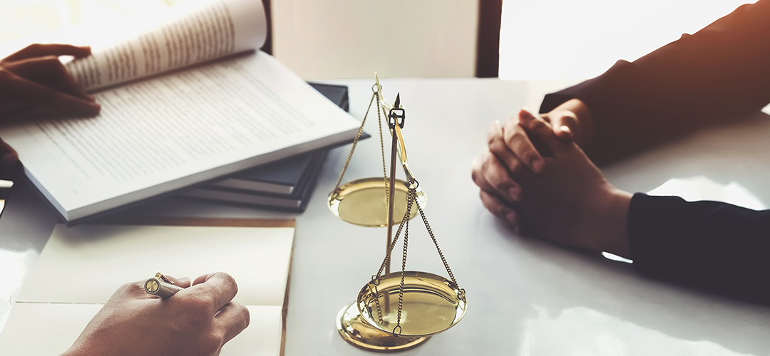 blog-featured_lawsuits-plan-sponsors lawyers sitting at table
