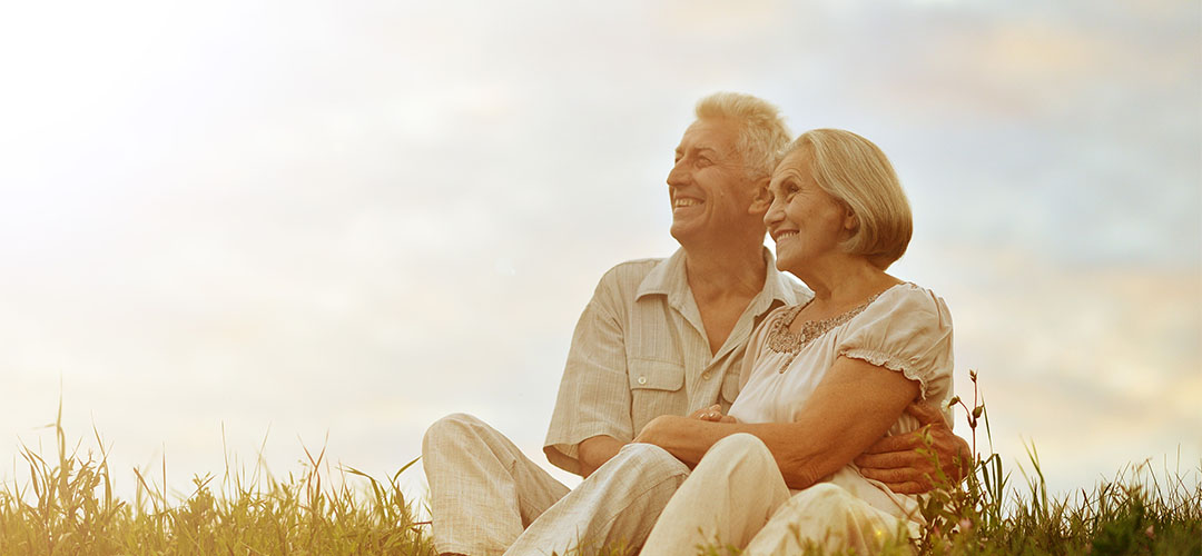 blog-featured_wealth-insights-september-2_1030x500 older couple looking out at sunset